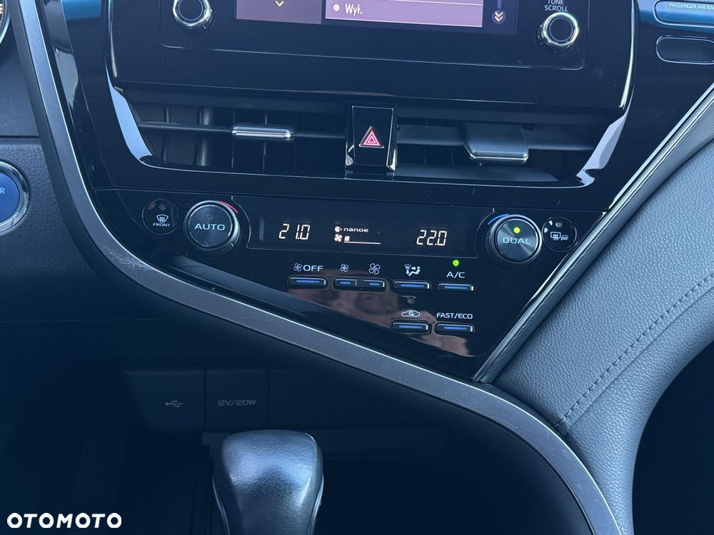 Toyota Camry 2.5 Hybrid Comfort CVT - 22