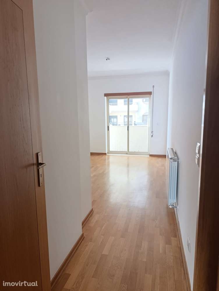 T3 . Av. Marquês de Pombal - Renovado com terraço - Grande imagem: 5/9