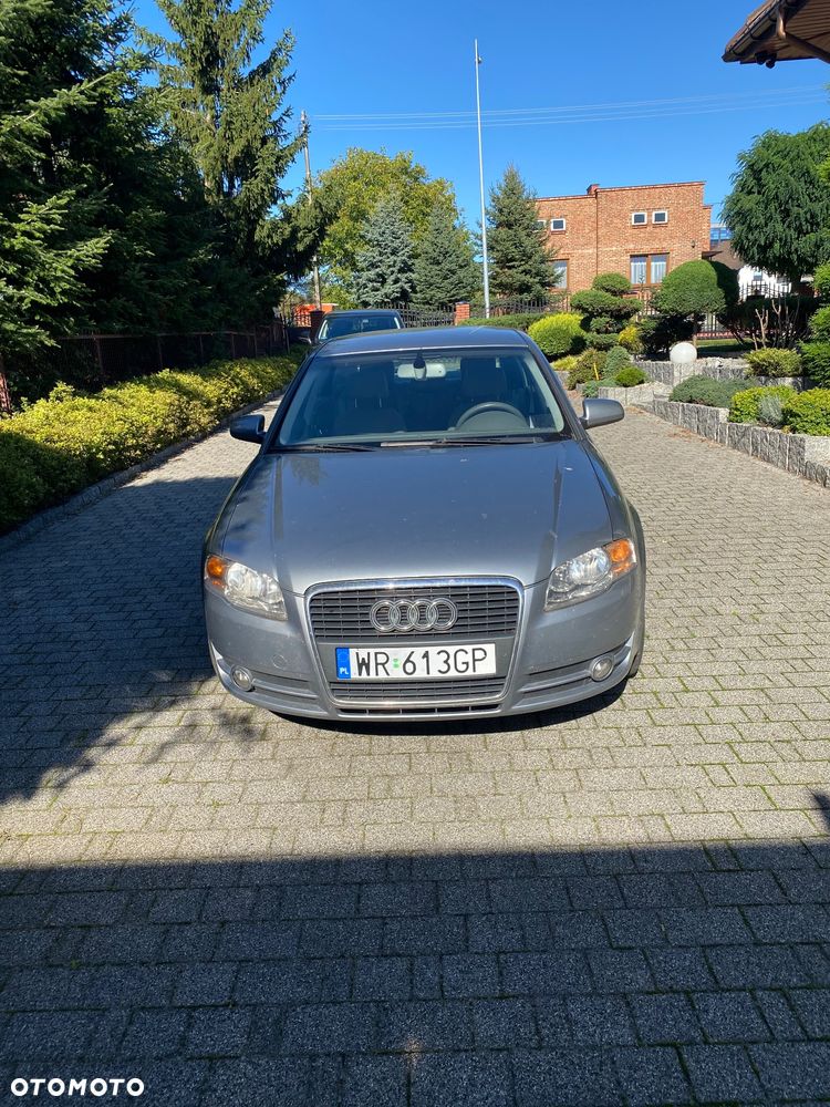 Audi A4 Limousine - 1