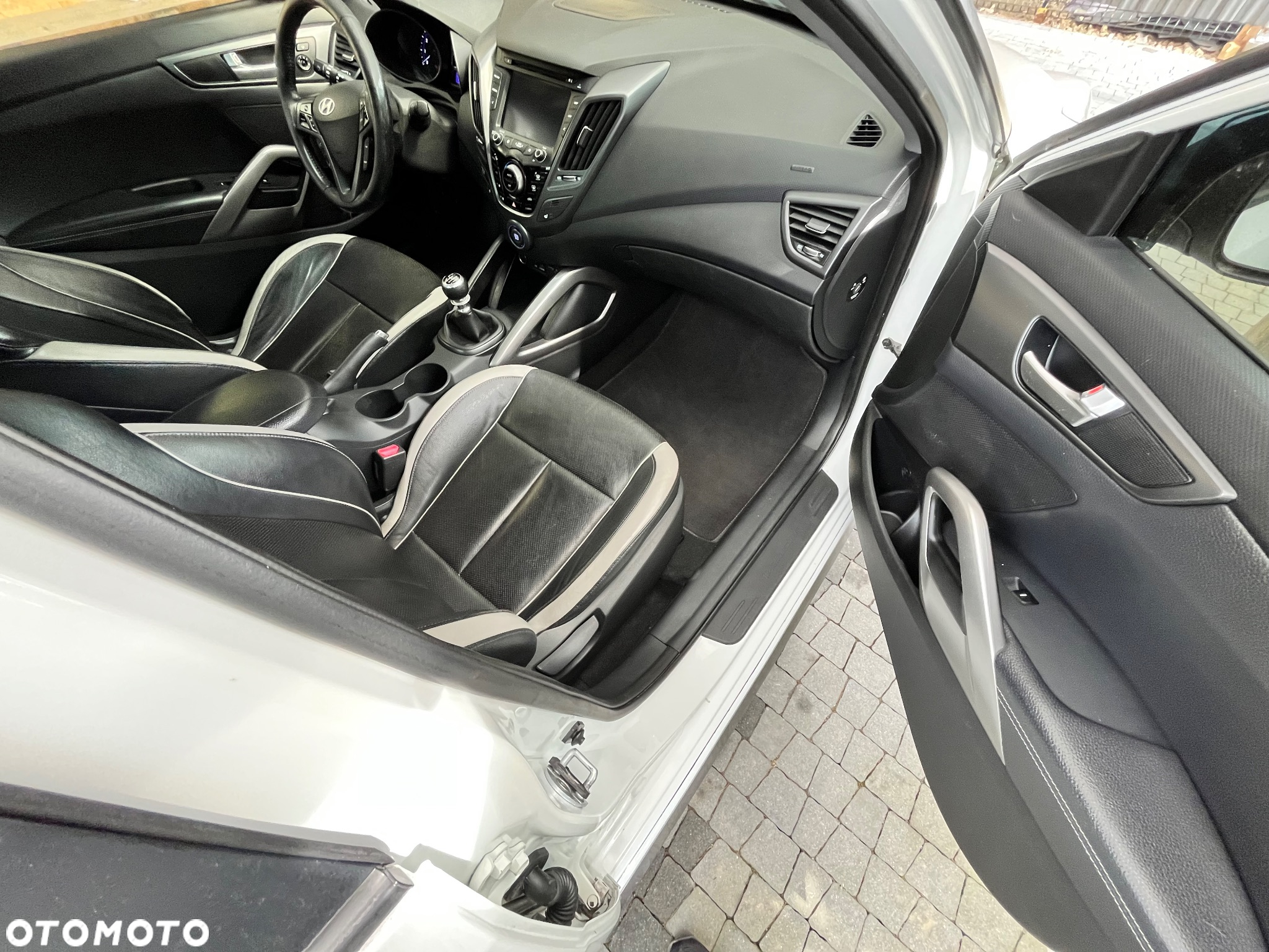 Hyundai Veloster 1.6 T-GDI Executive - 11