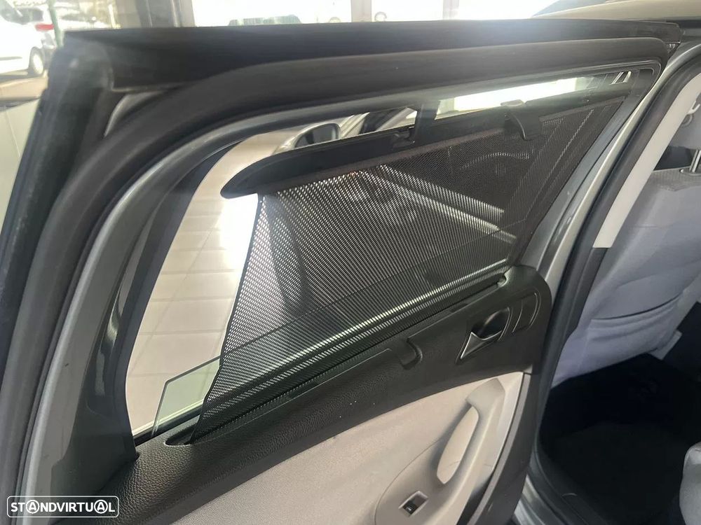 VW Passat Variant 2.0 TDI Confortline - 23