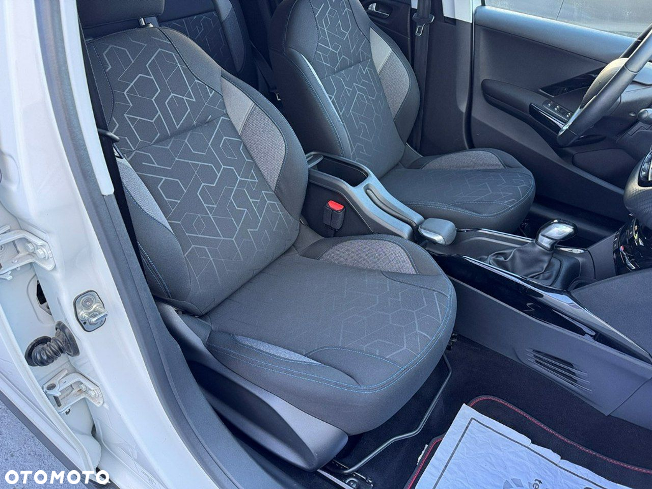 Peugeot 2008 - 8
