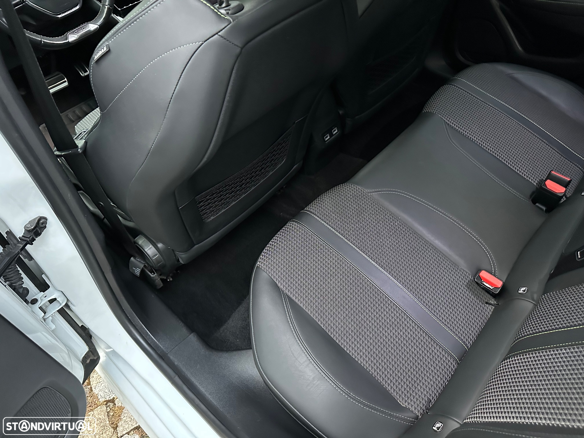 Peugeot e-208 50 kWh GT Line - 23