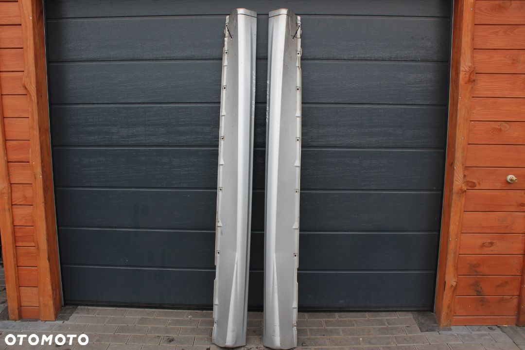 LISTWY PROGOWA PRAWA KONCÓWKA OPEL ZAFIRA B Z157 - 1