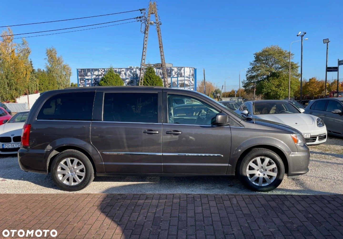 Chrysler Town & Country - 3