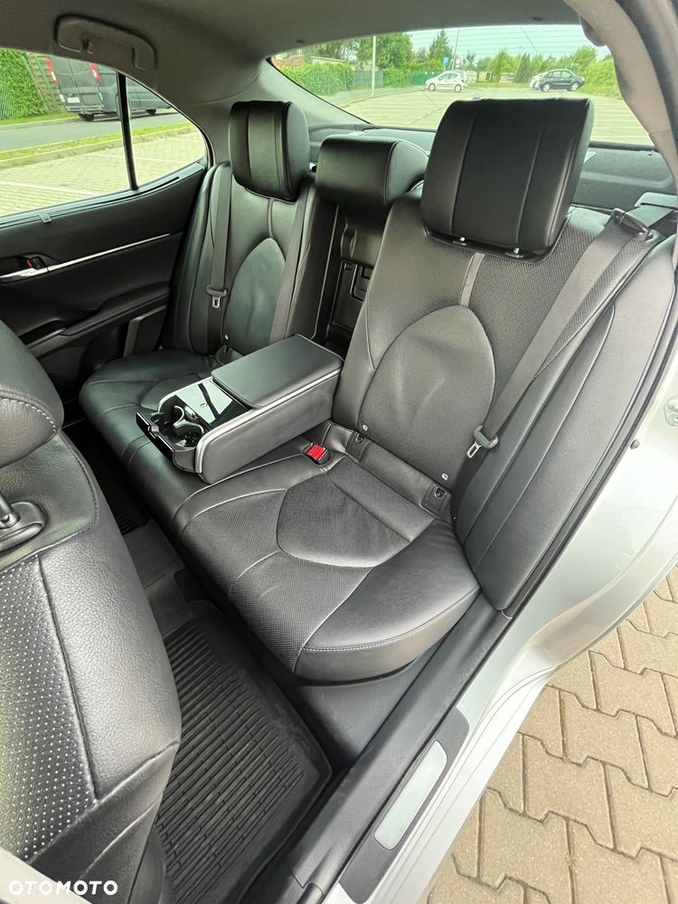 Toyota Camry 2.5 Hybrid Executive CVT - 16