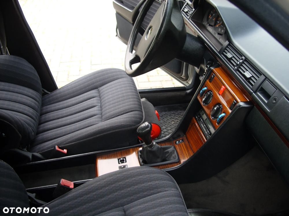 Mercedes-Benz W124 (1984-1993) - 16