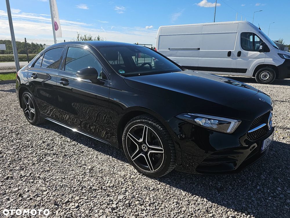 Mercedes-Benz Klasa A 200 AMG Line 7G-DCT - 3