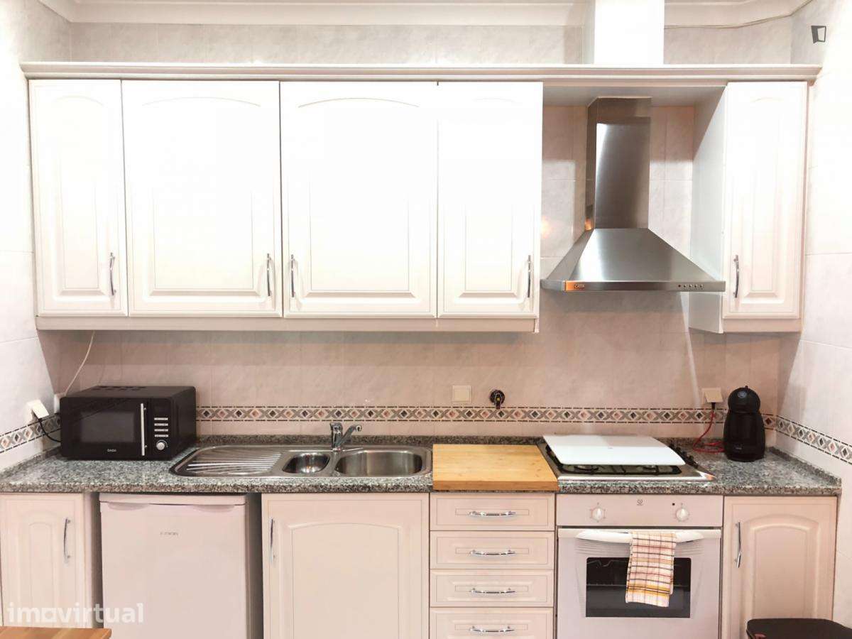 Apartamento com 2 quartos - localizado em Sete Rios Lisbon - Grande imagem: 2/7