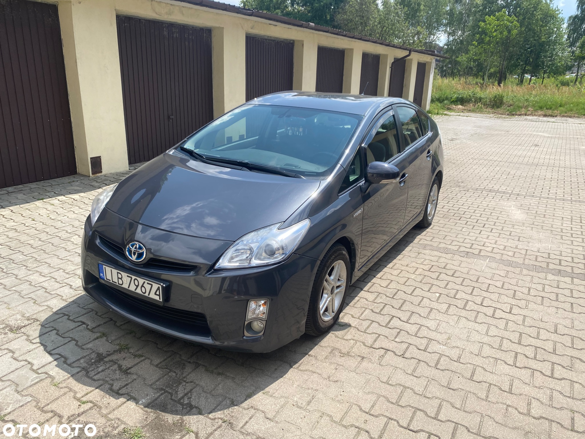Toyota Prius (Hybrid) - 2
