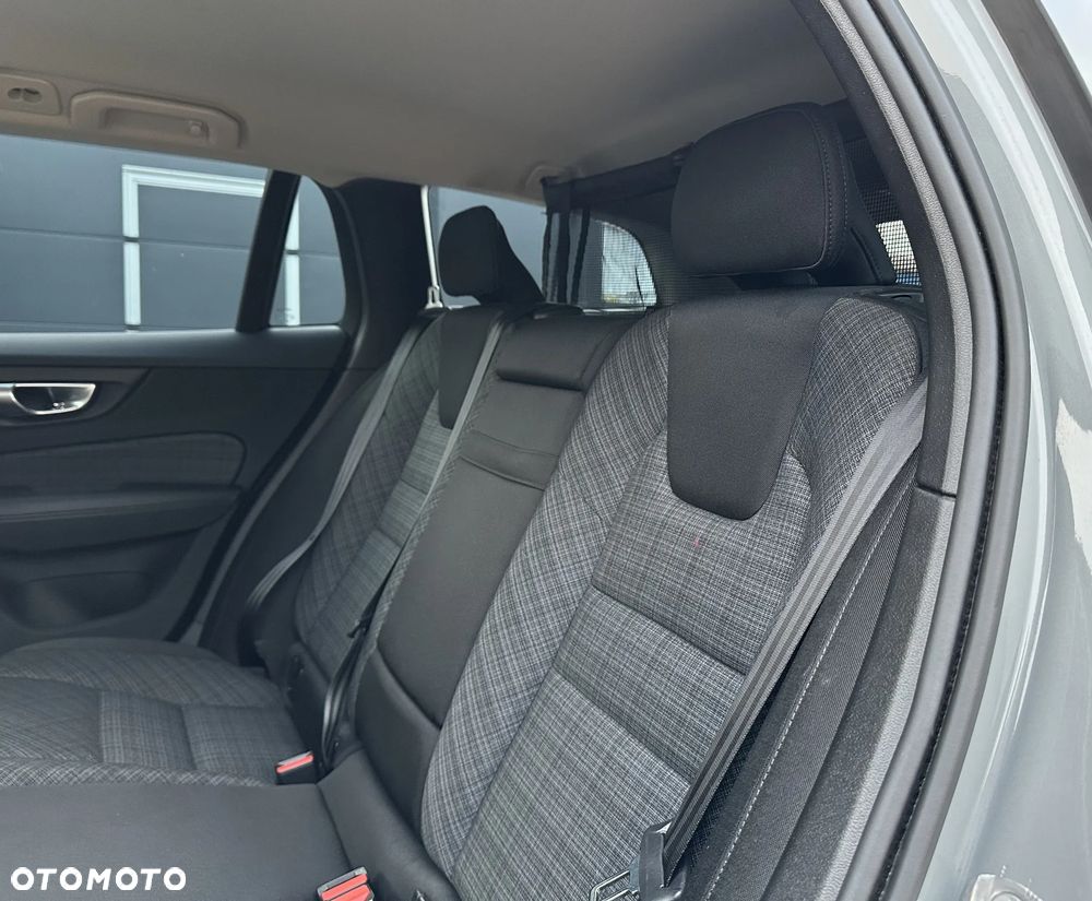 Volvo V60 Cross Country - 12