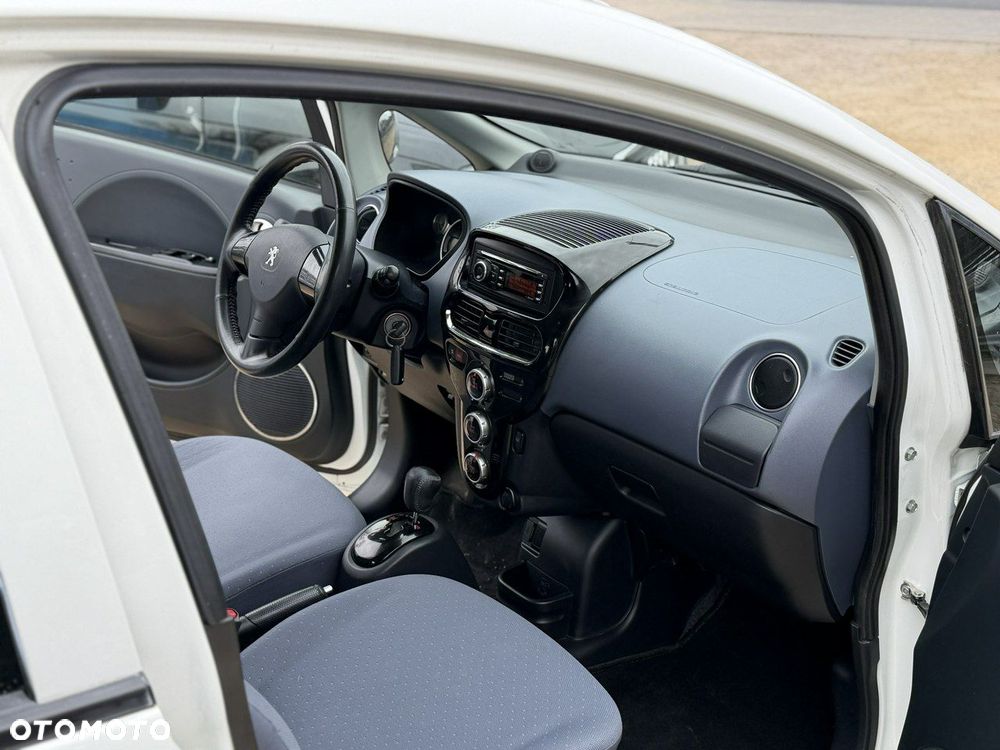 Peugeot iOn High Line - 20