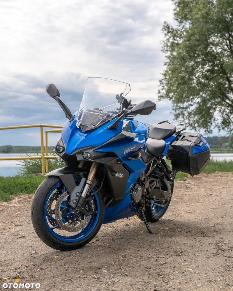Suzuki GSX - 2