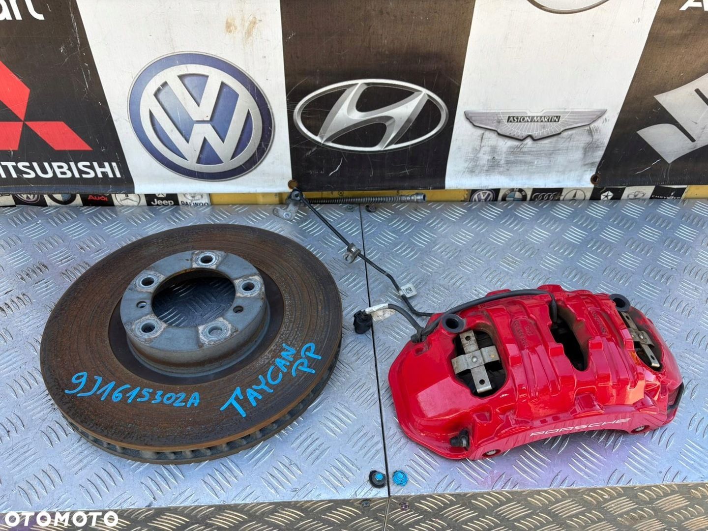 PORSCHE TAYCAN 4S ZACISK TARCZA PRAWA PRZOD 9J1615302A 9J1615106AL - 1