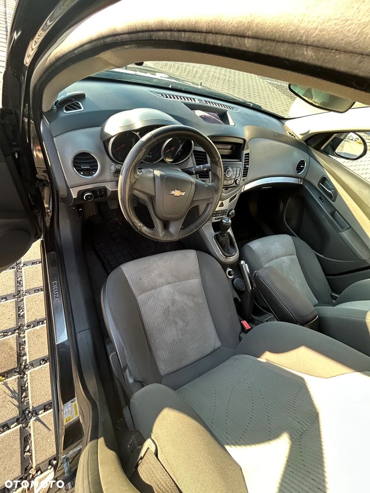Chevrolet Cruze 1.6 Base - 9