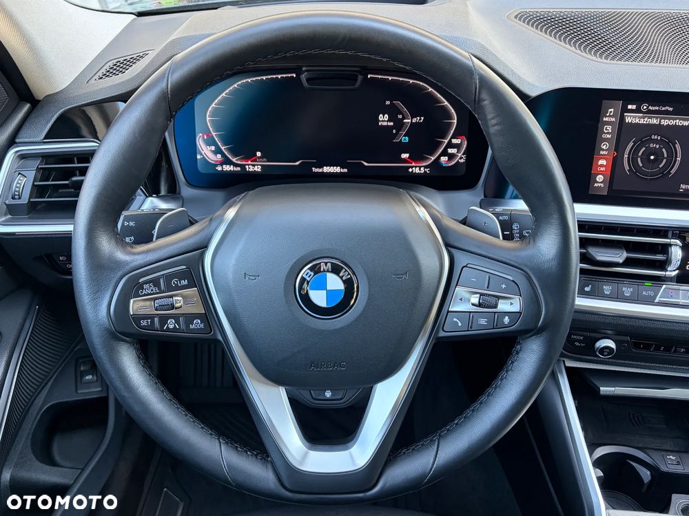 BMW Seria 3 330i - 12