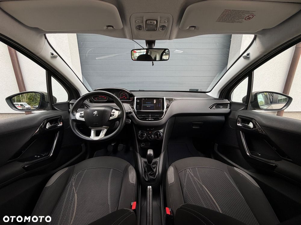 Peugeot 208 - 11