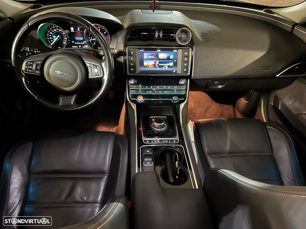 Jaguar XE 2.0 D Prestige Aut. - 11