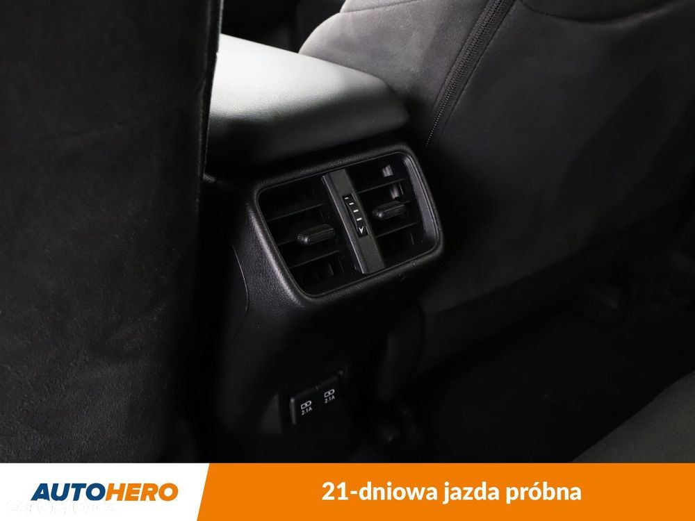 Lexus UX - 36