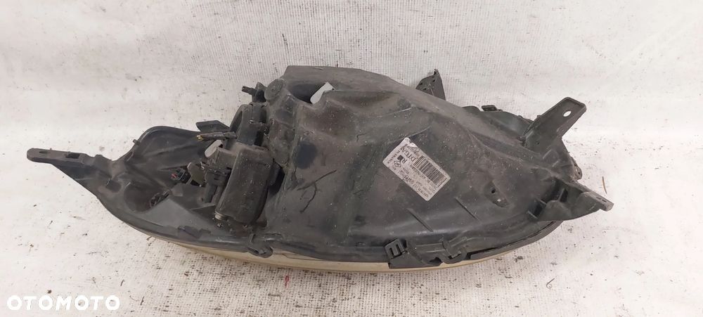 .  PRZOD PRZEDNIA LAMPA PRAWA NISSAN MICRA K12 - 2