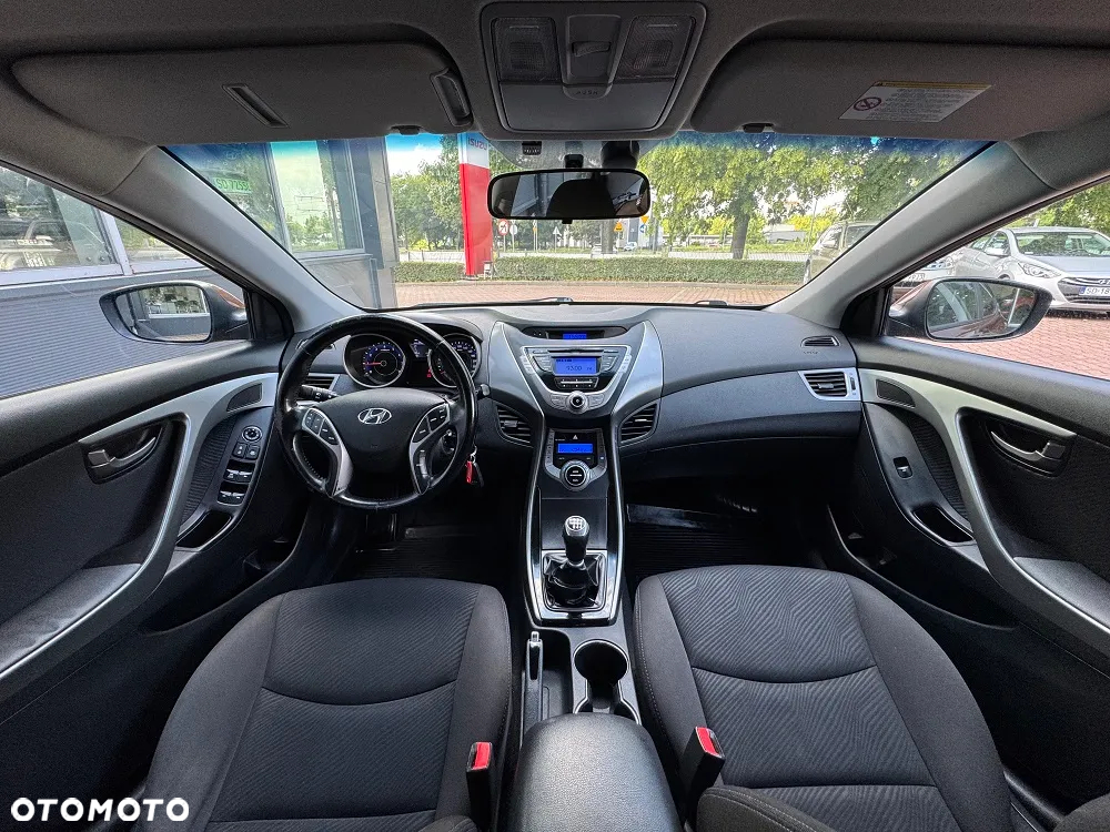 Hyundai Elantra 1.6 Comfort - 9