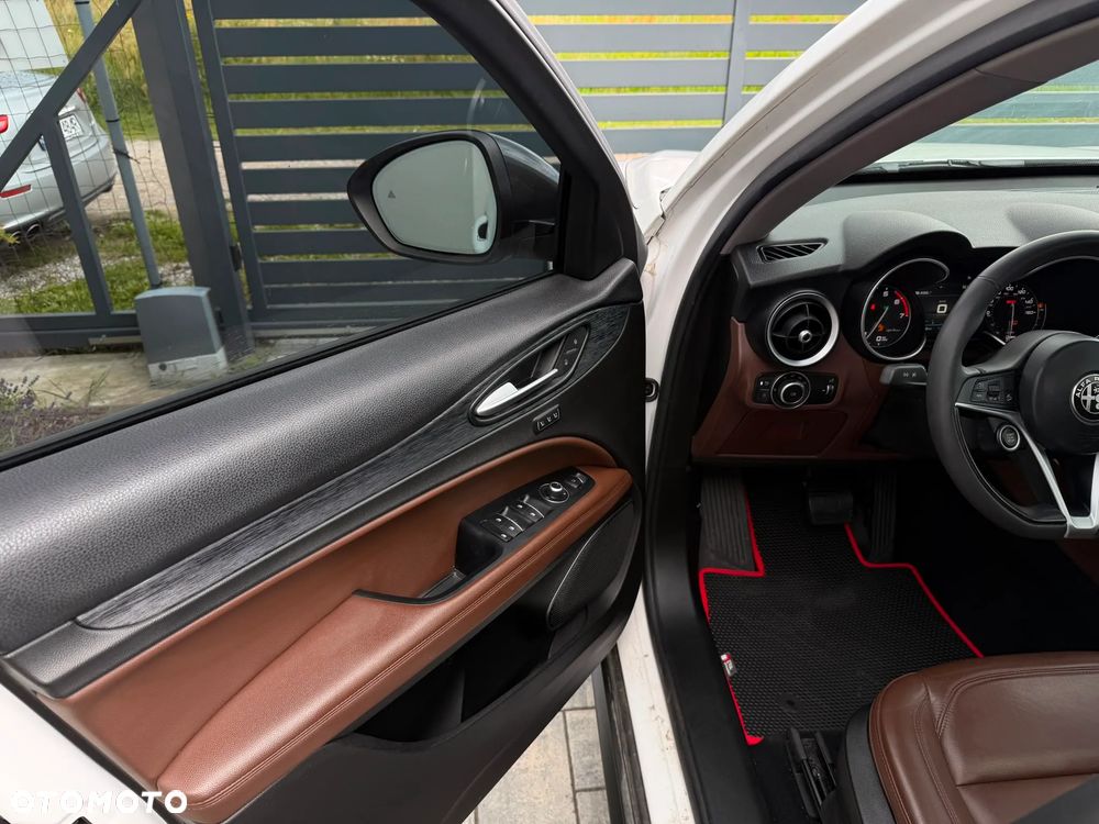 Alfa Romeo Stelvio 2.0 Turbo TI Q4 - 19
