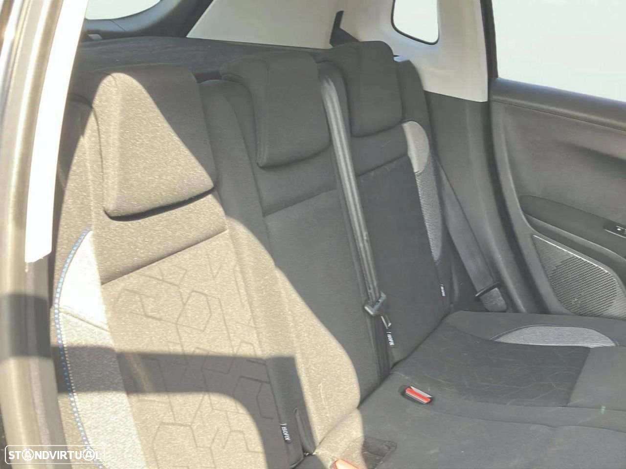 Peugeot 2008 - 15