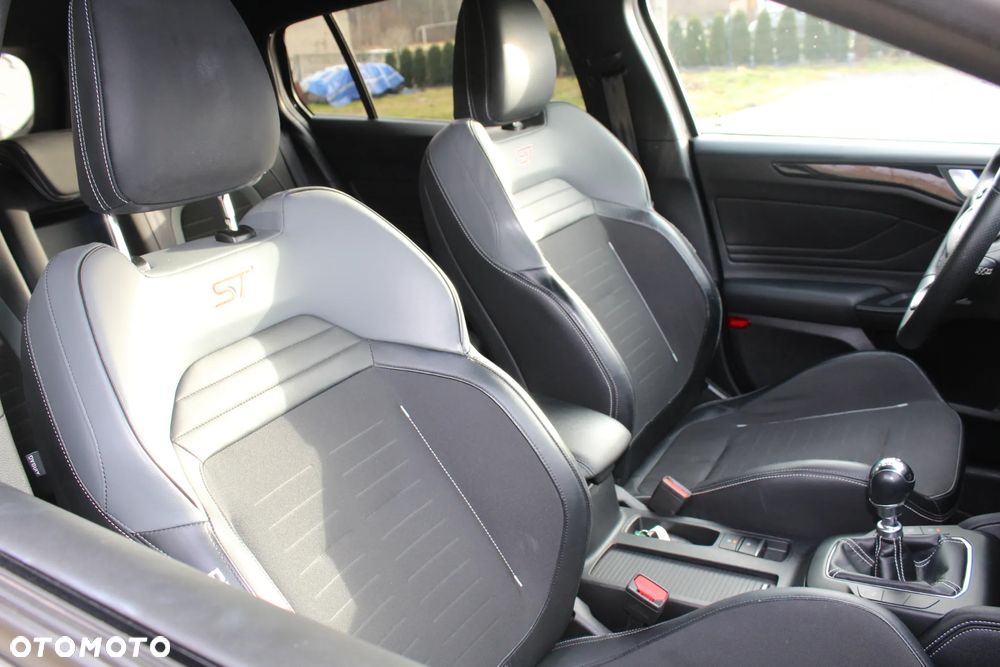 Ford Focus 2.0 EcoBlue ST - 25