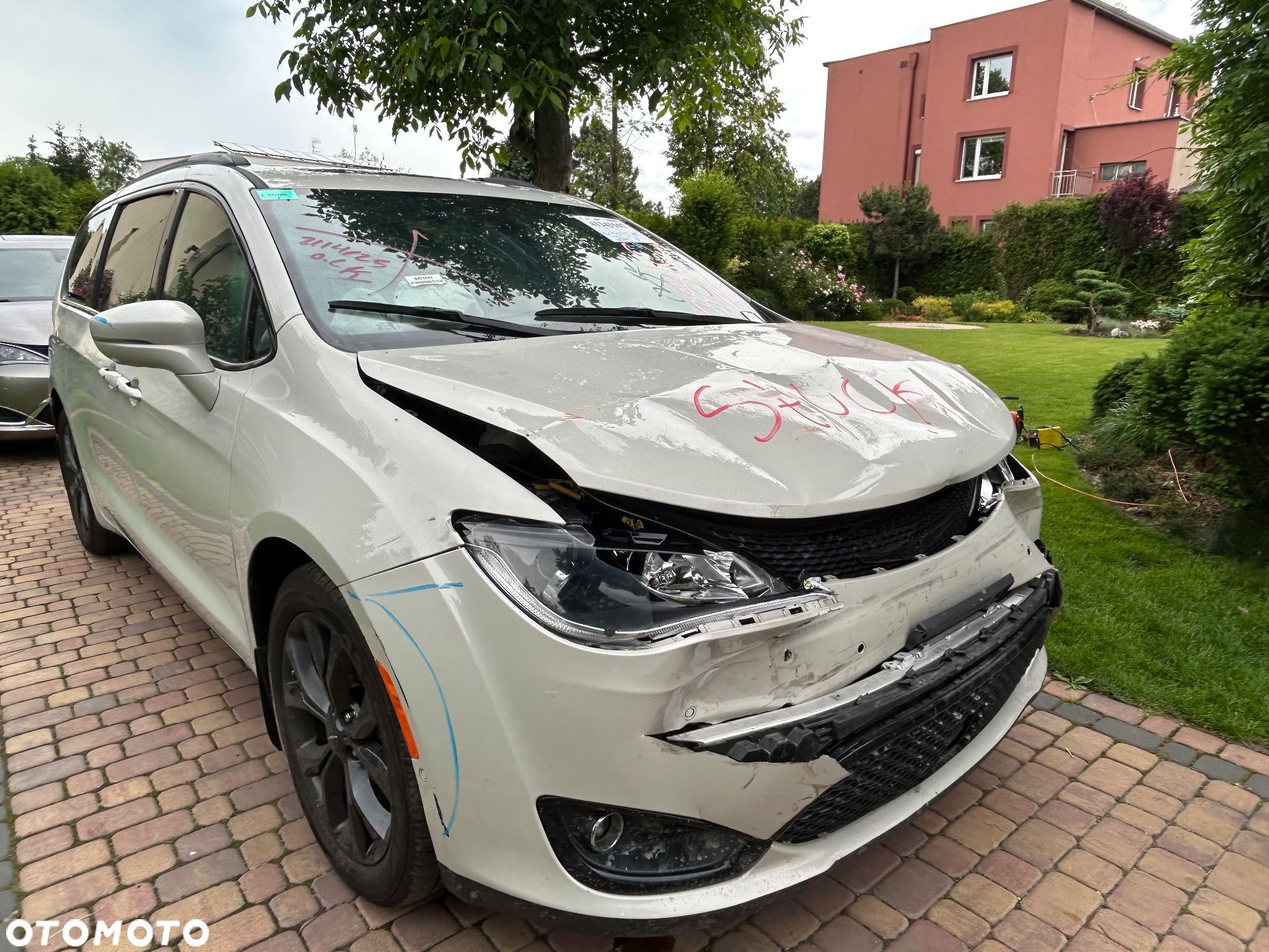 Chrysler Pacifica - 1