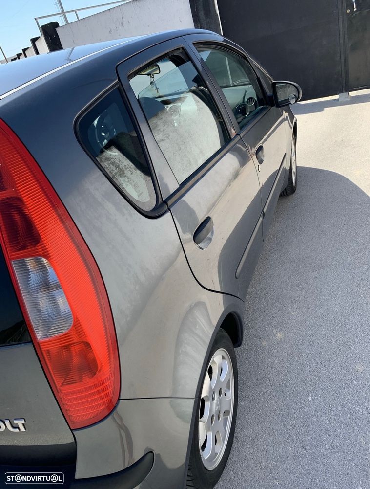 Mitsubishi Colt - 4