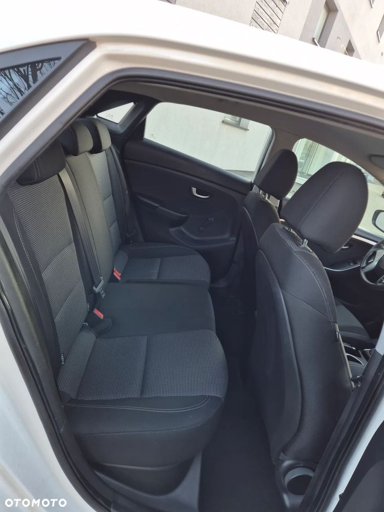 Hyundai i30 1.4 CRDi Trend - 11