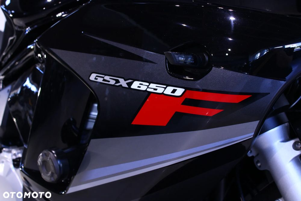 Suzuki GSX - 19