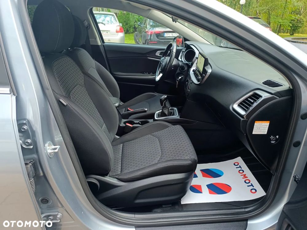 Kia Ceed 1.6 CRDi 136 ISG Spirit - 33