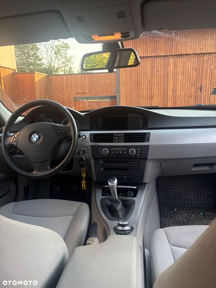 BMW Seria 3 318d - 1