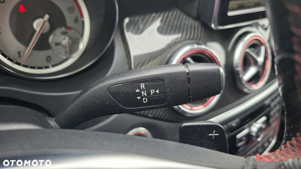 Mercedes-Benz CLA - 12