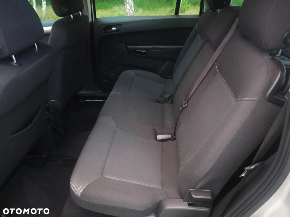Opel Astra 1.6 150 Jahre - 9