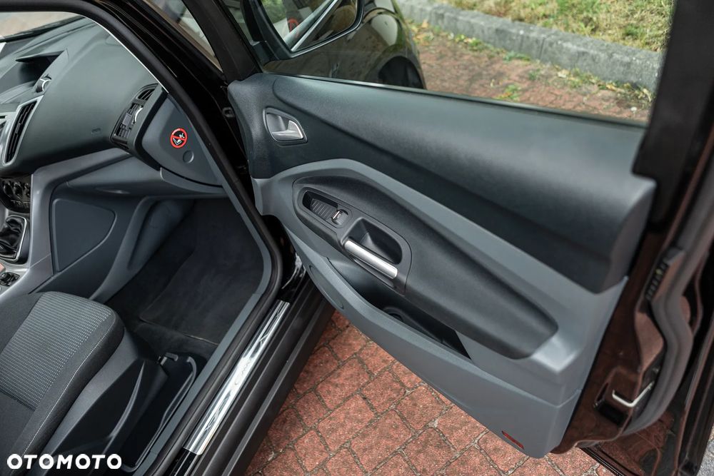 Ford Grand C-MAX - 35