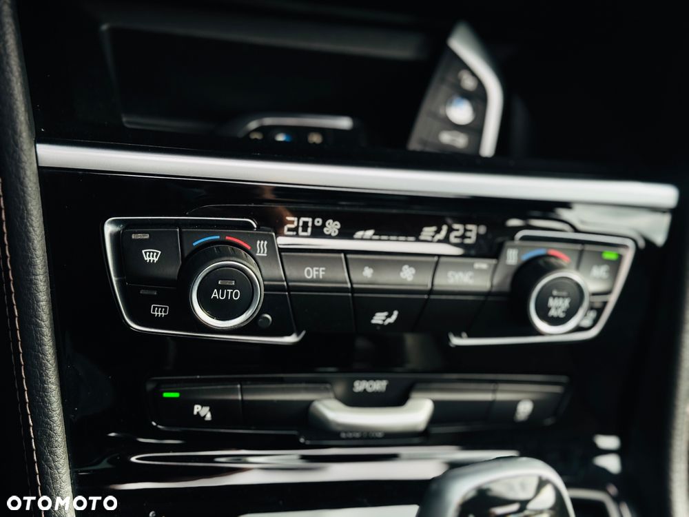 BMW Seria 2 218d Sport-Aut Luxury Line - 29