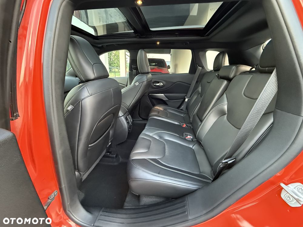 Jeep Cherokee - 24