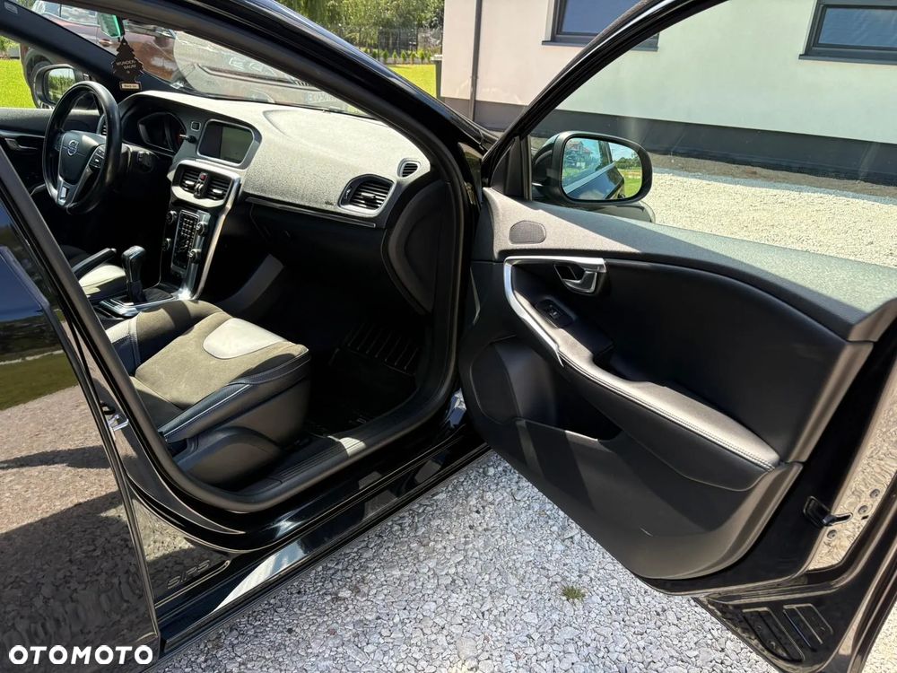 Volvo V40 D2 Drive-E R-Design Momentum - 16