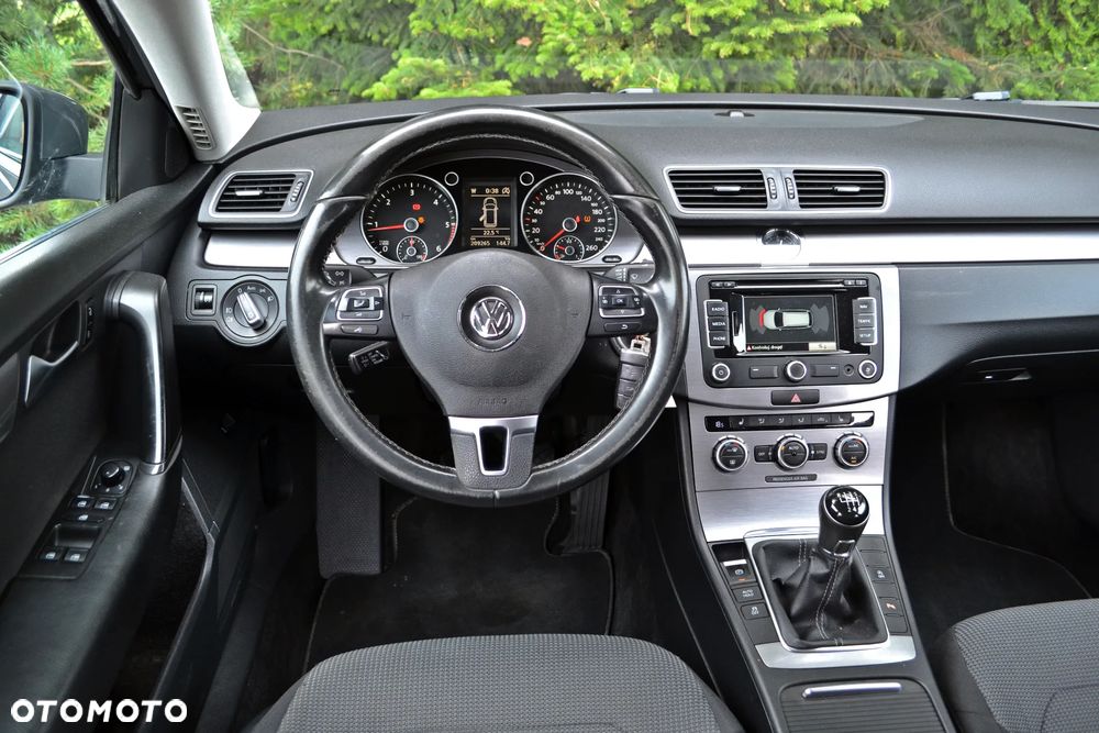 Volkswagen Passat - 13