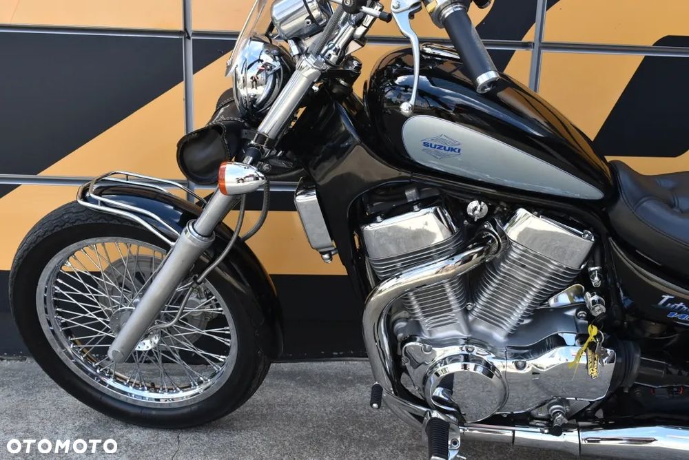 Suzuki Intruder - 10