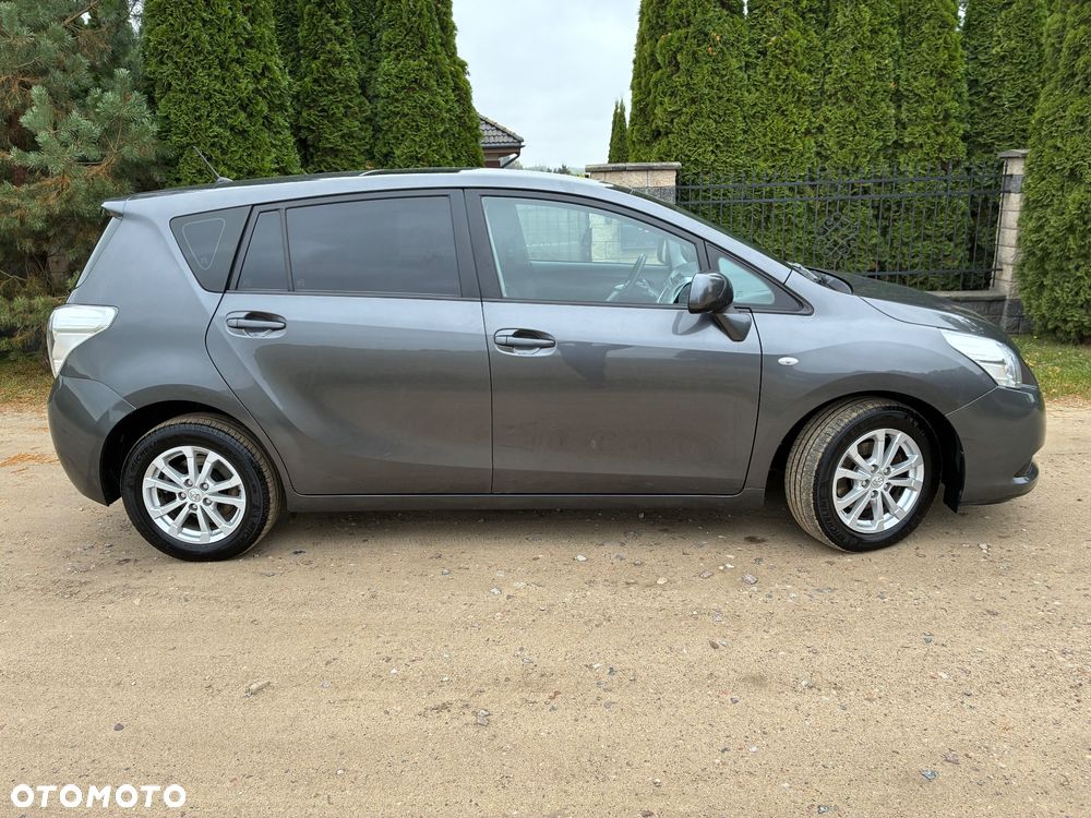 Toyota Verso 2011 photo 4