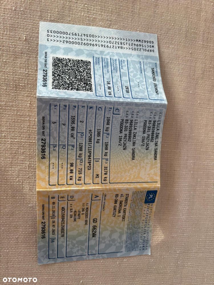 Mercedes-Benz GLA 180 7G-DCT - 19