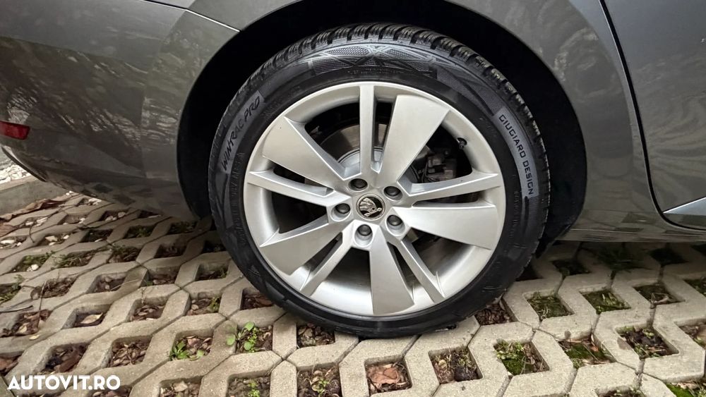 Skoda Superb 2.0 TDI DSG Style - 9