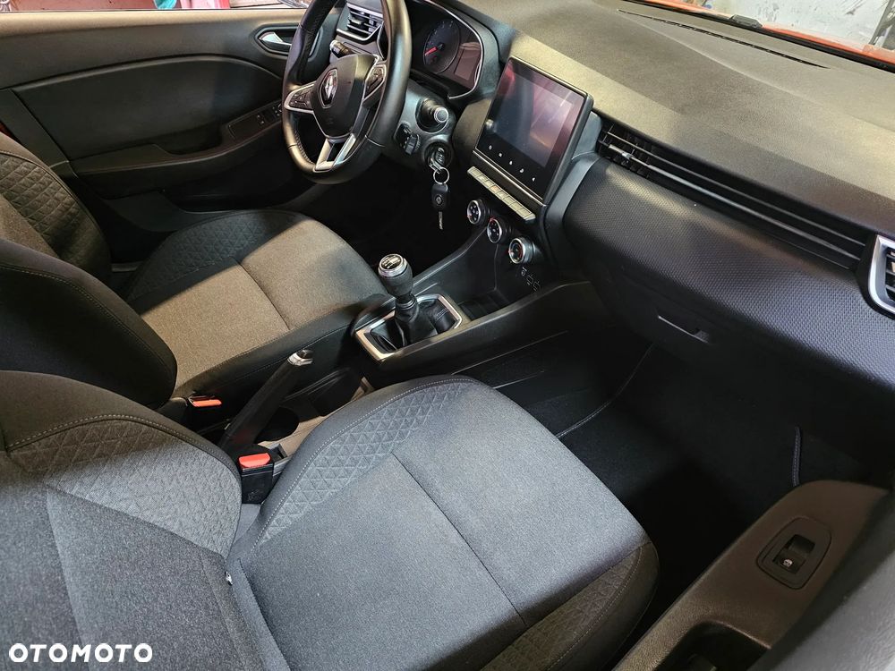 Renault Clio - 10