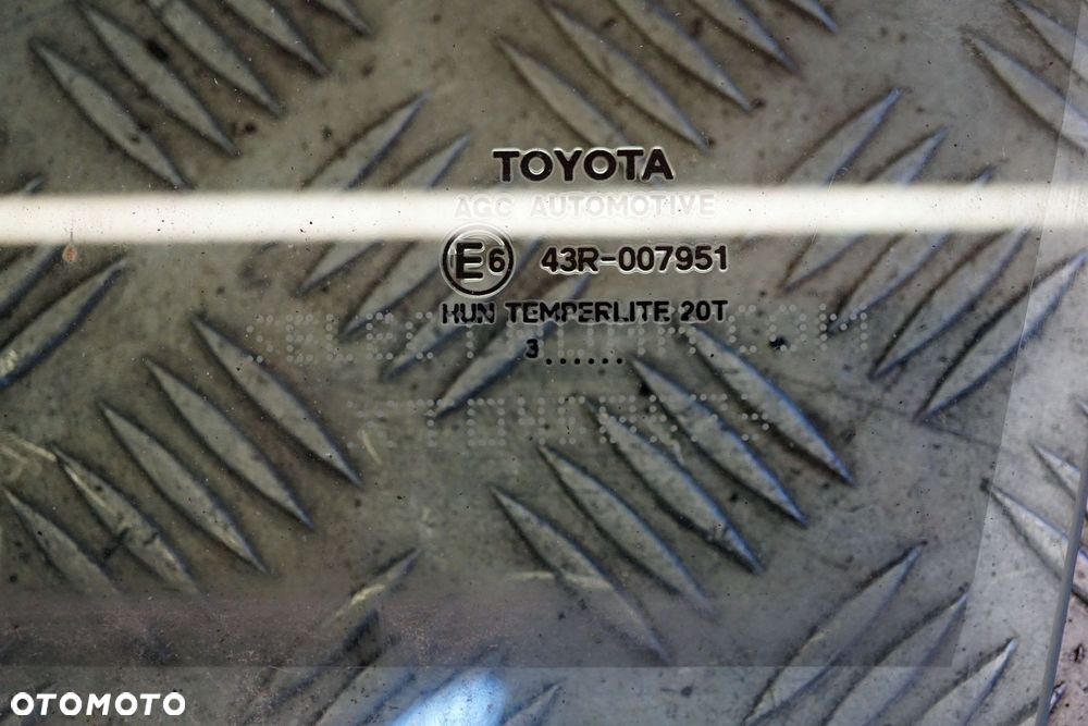 SZYBA DRZWI LEWY PRZÓD YARIS CROSS 68102-0D011 2023R TOYOTA 2020- - 4
