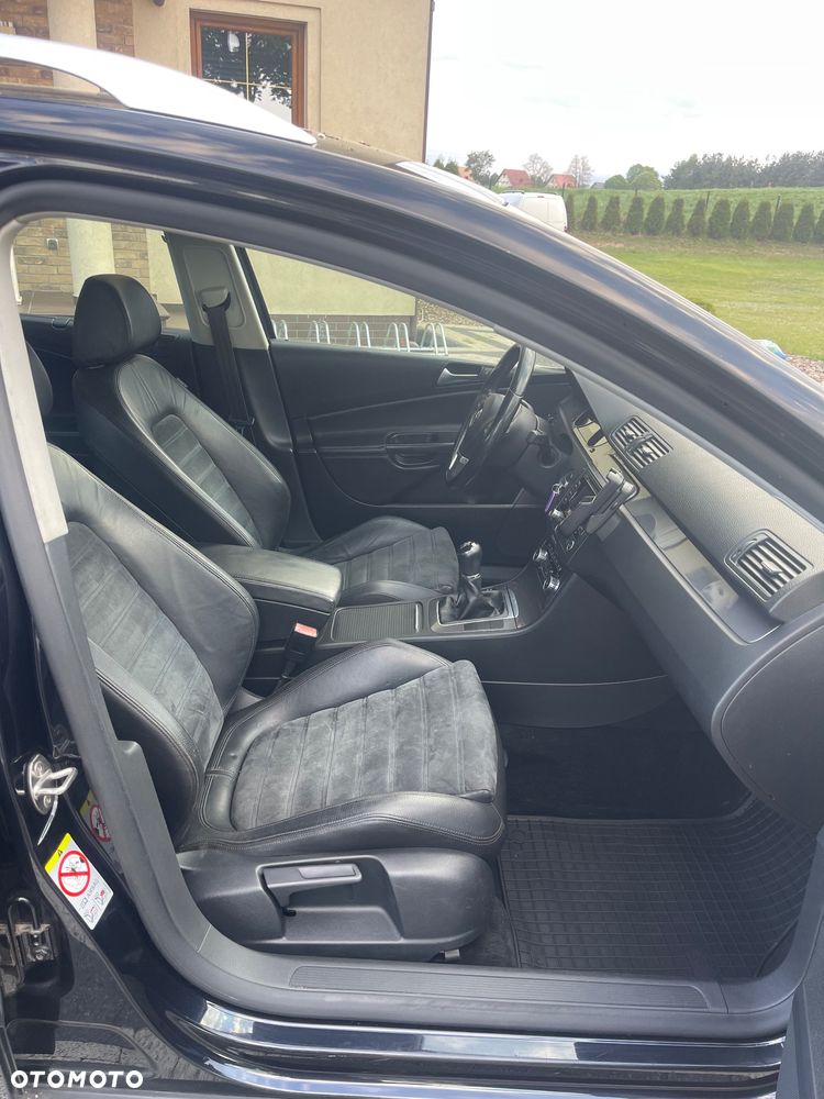 Volkswagen Passat 2.0 TDI DPF Highline - 23