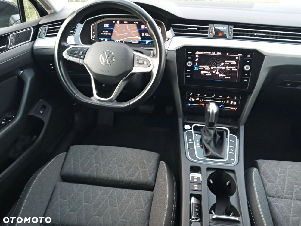 Volkswagen Passat - 11