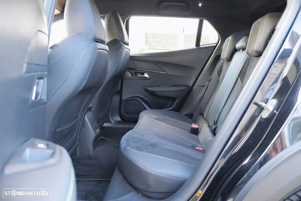 Peugeot e-2008 50 kWh GT - 17